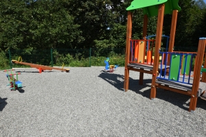 miejski placyk zabaw nieopodal SASANKI